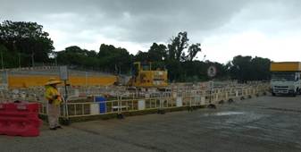 A person standing in front of a construction site

AI-generated content may be incorrect.